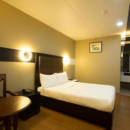 The Lucky 9 Budget Hotel Tagum Esterno foto