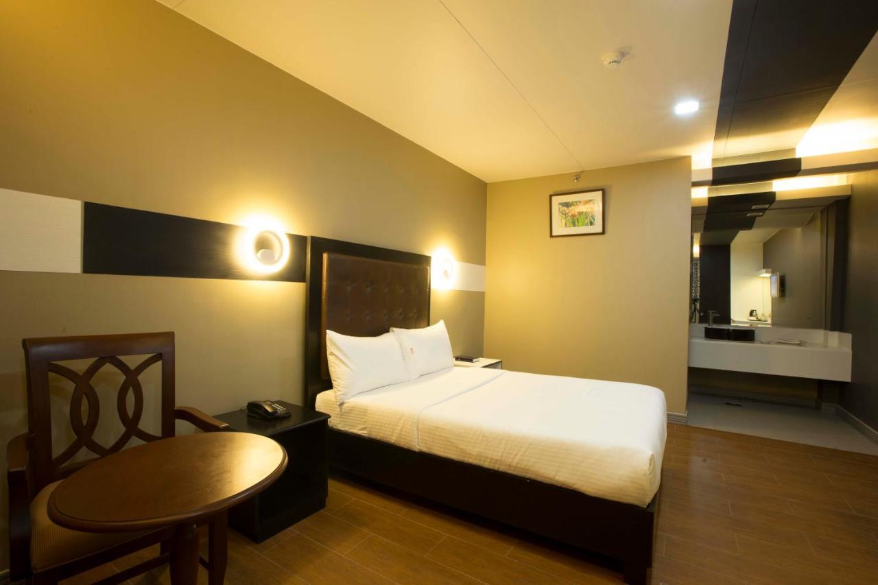 The Lucky 9 Budget Hotel Tagum Esterno foto