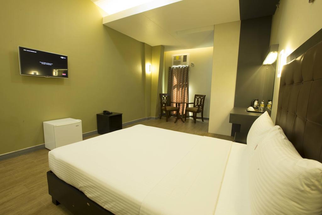 The Lucky 9 Budget Hotel Tagum Esterno foto
