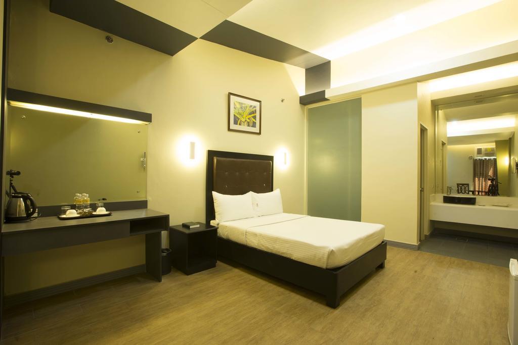 The Lucky 9 Budget Hotel Tagum Esterno foto