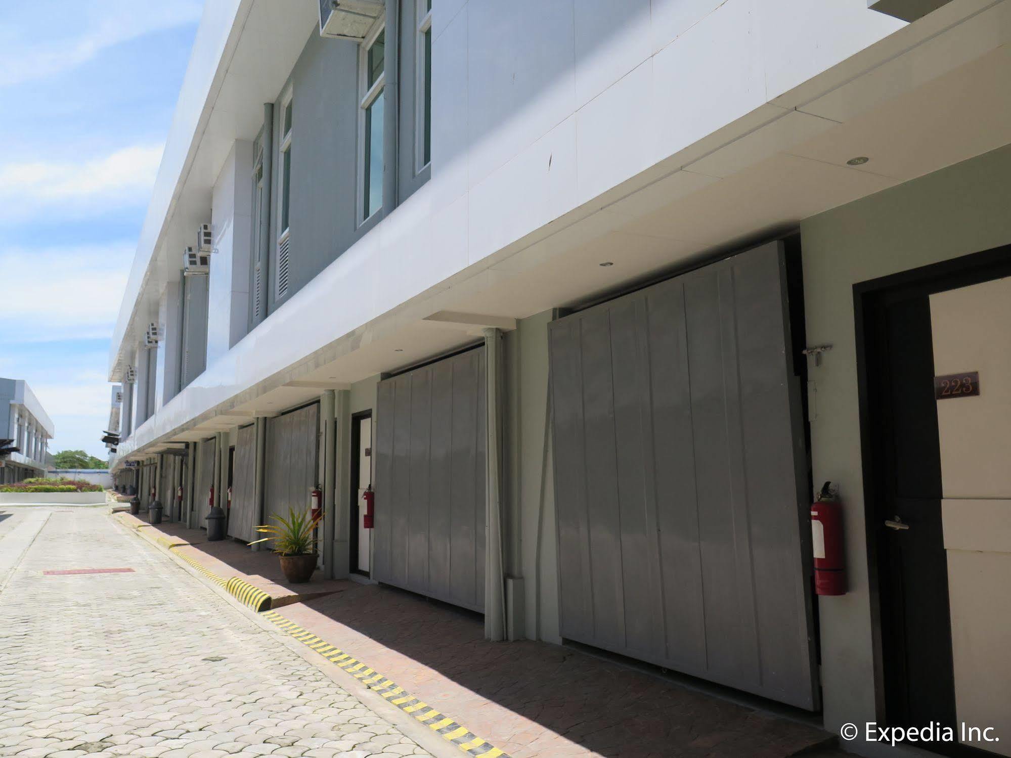The Lucky 9 Budget Hotel Tagum Esterno foto