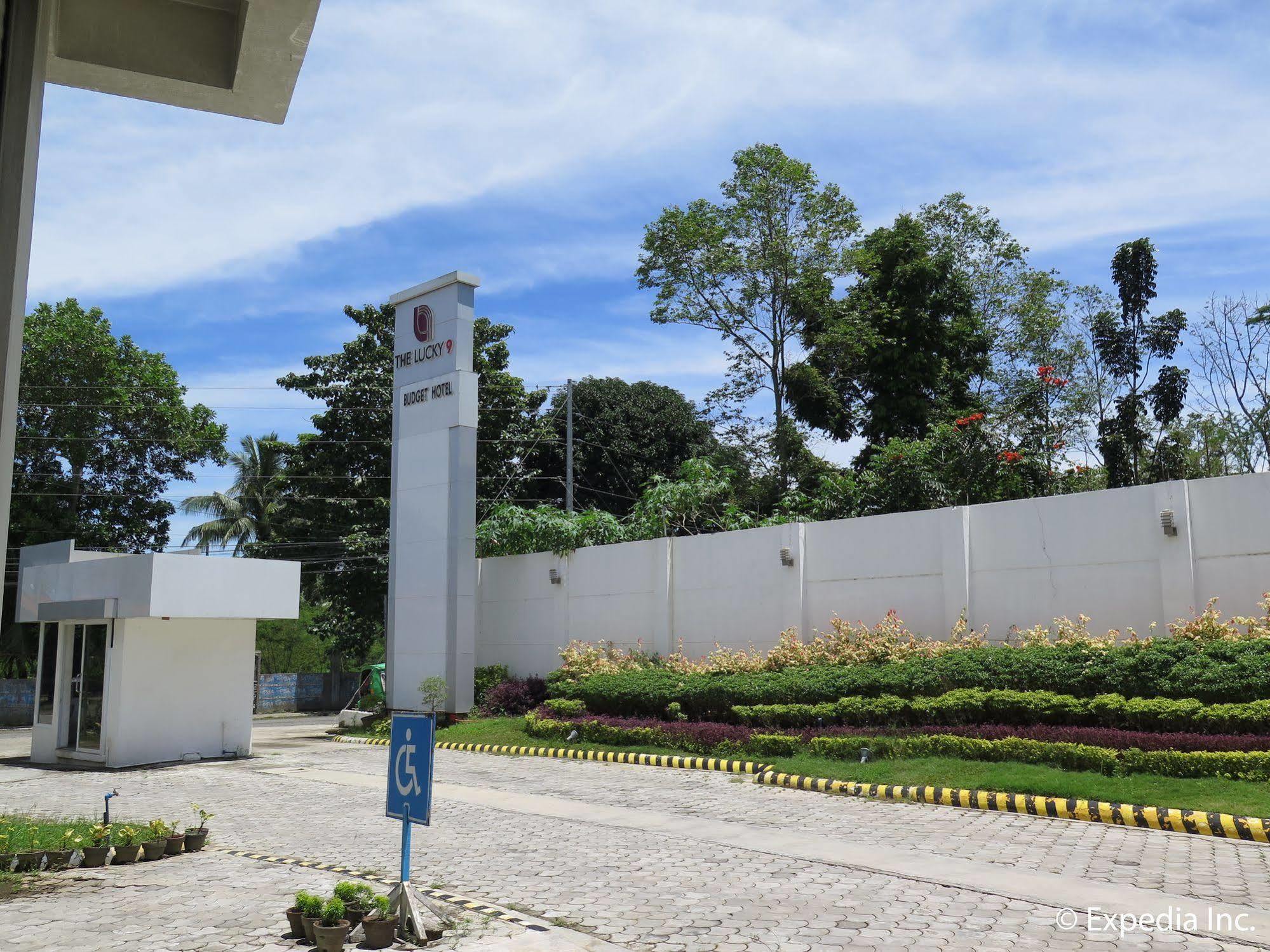 The Lucky 9 Budget Hotel Tagum Esterno foto