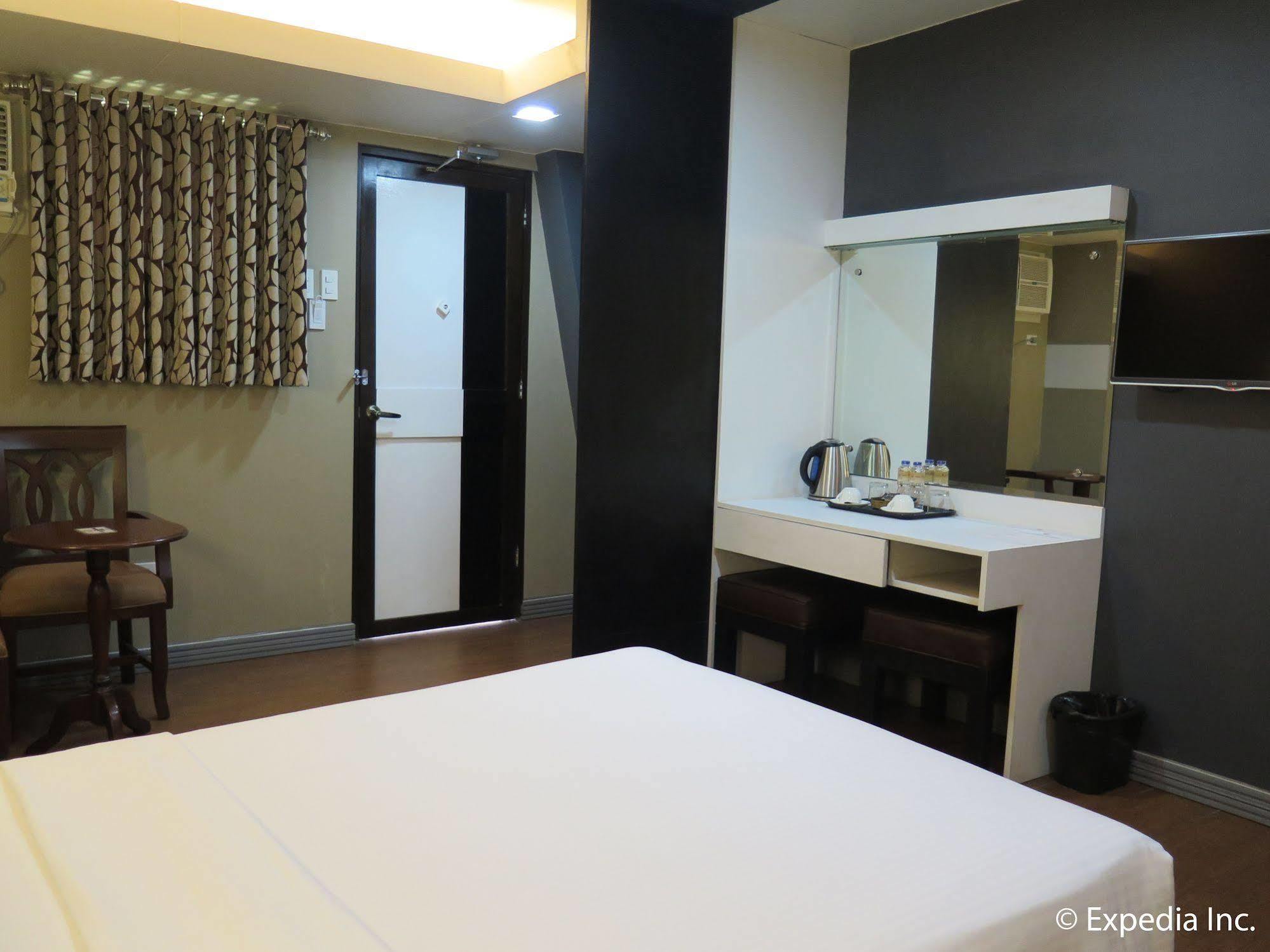 The Lucky 9 Budget Hotel Tagum Esterno foto