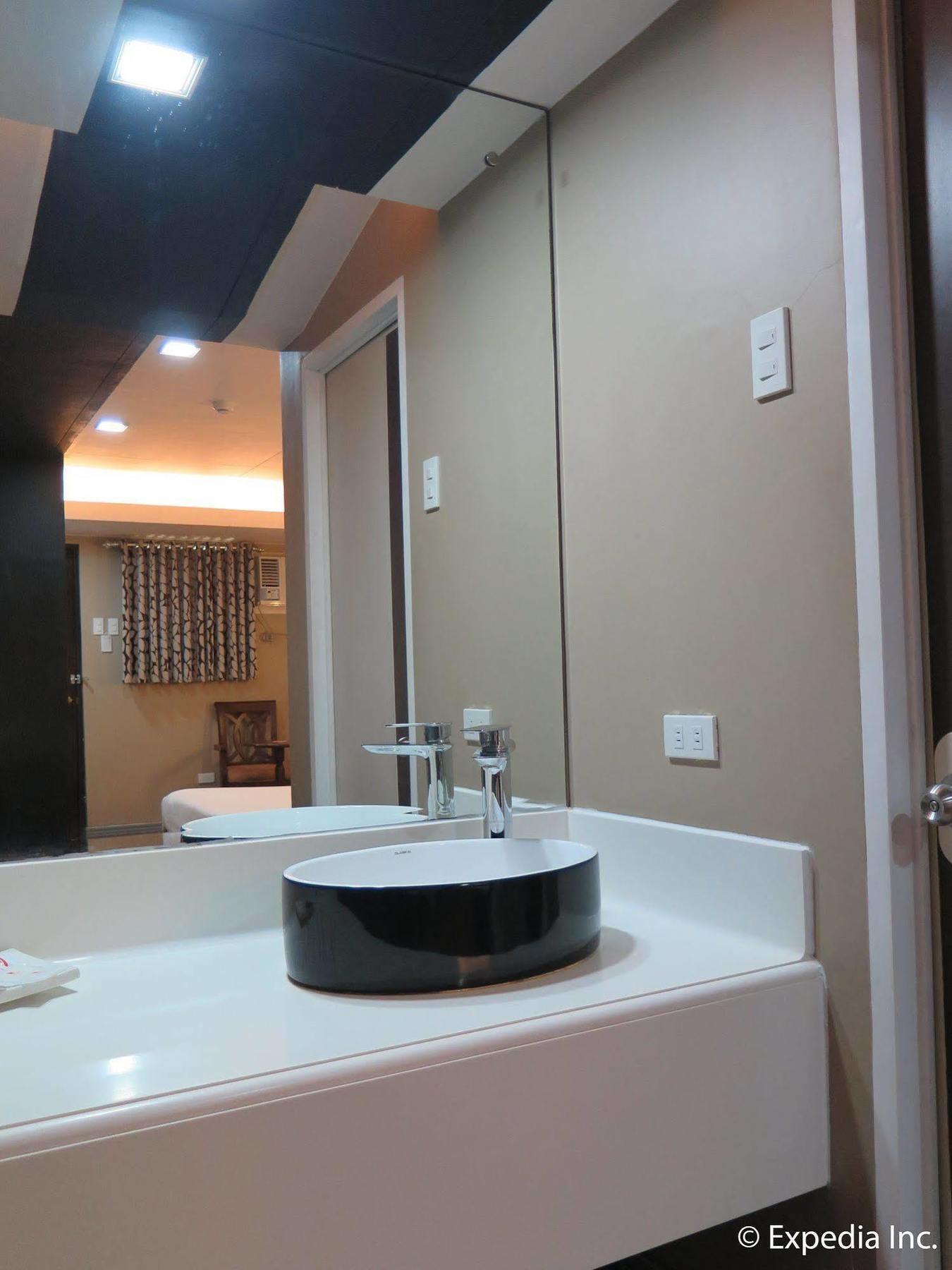The Lucky 9 Budget Hotel Tagum Esterno foto