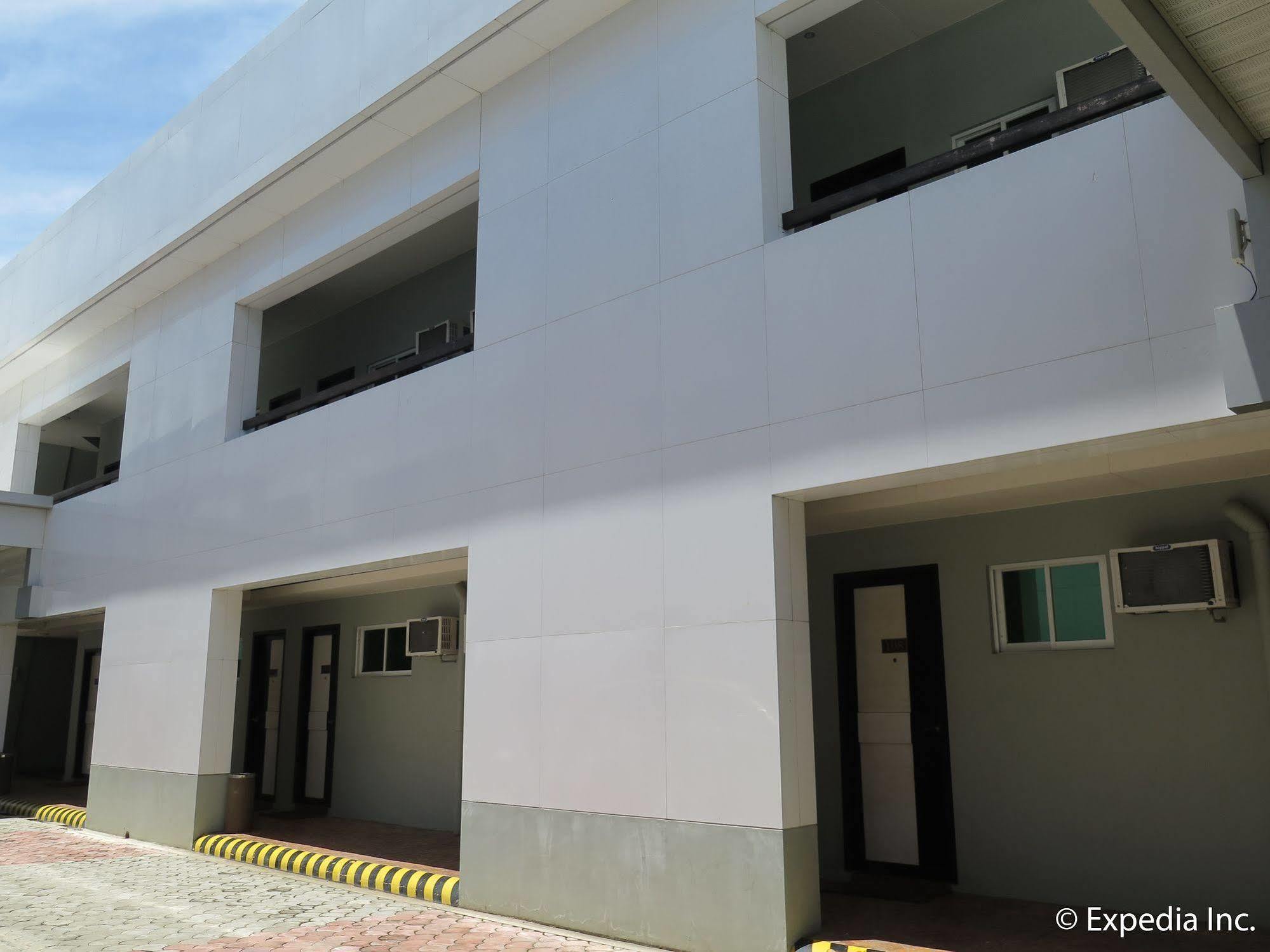 The Lucky 9 Budget Hotel Tagum Esterno foto