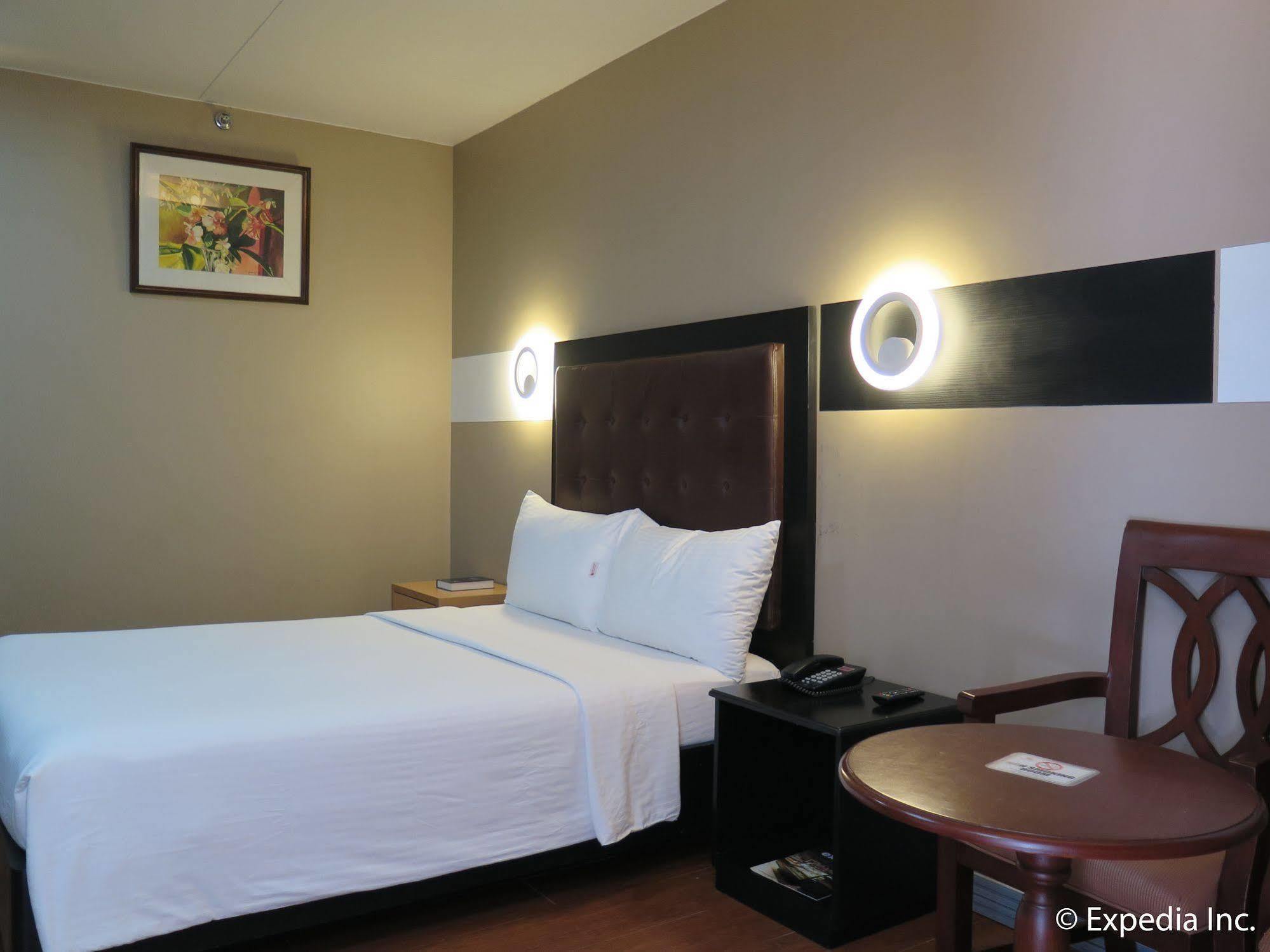 The Lucky 9 Budget Hotel Tagum Esterno foto