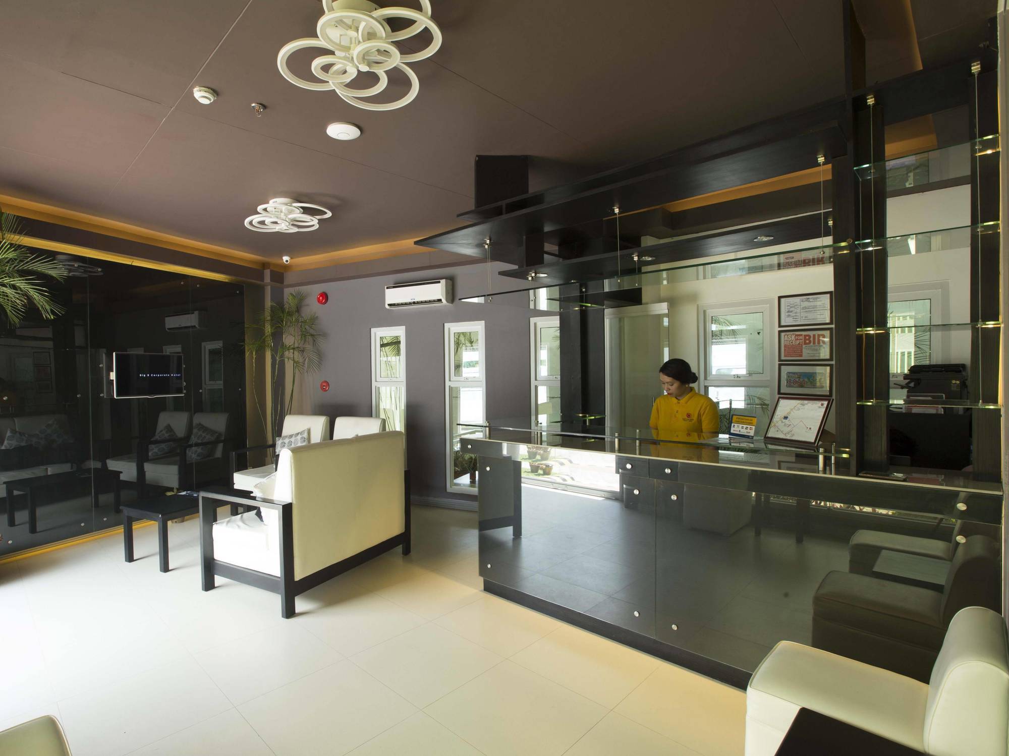 The Lucky 9 Budget Hotel Tagum Esterno foto