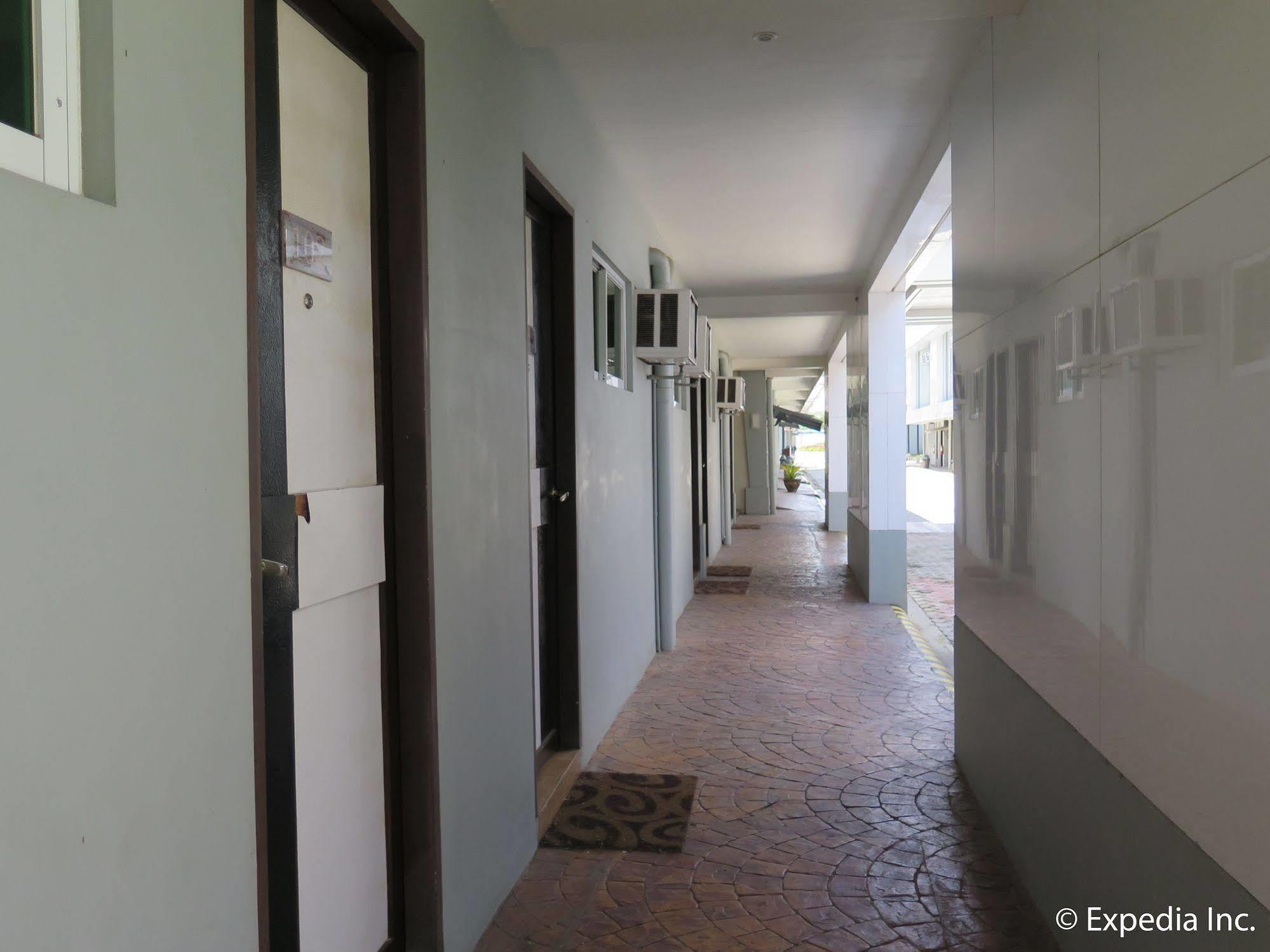 The Lucky 9 Budget Hotel Tagum Esterno foto
