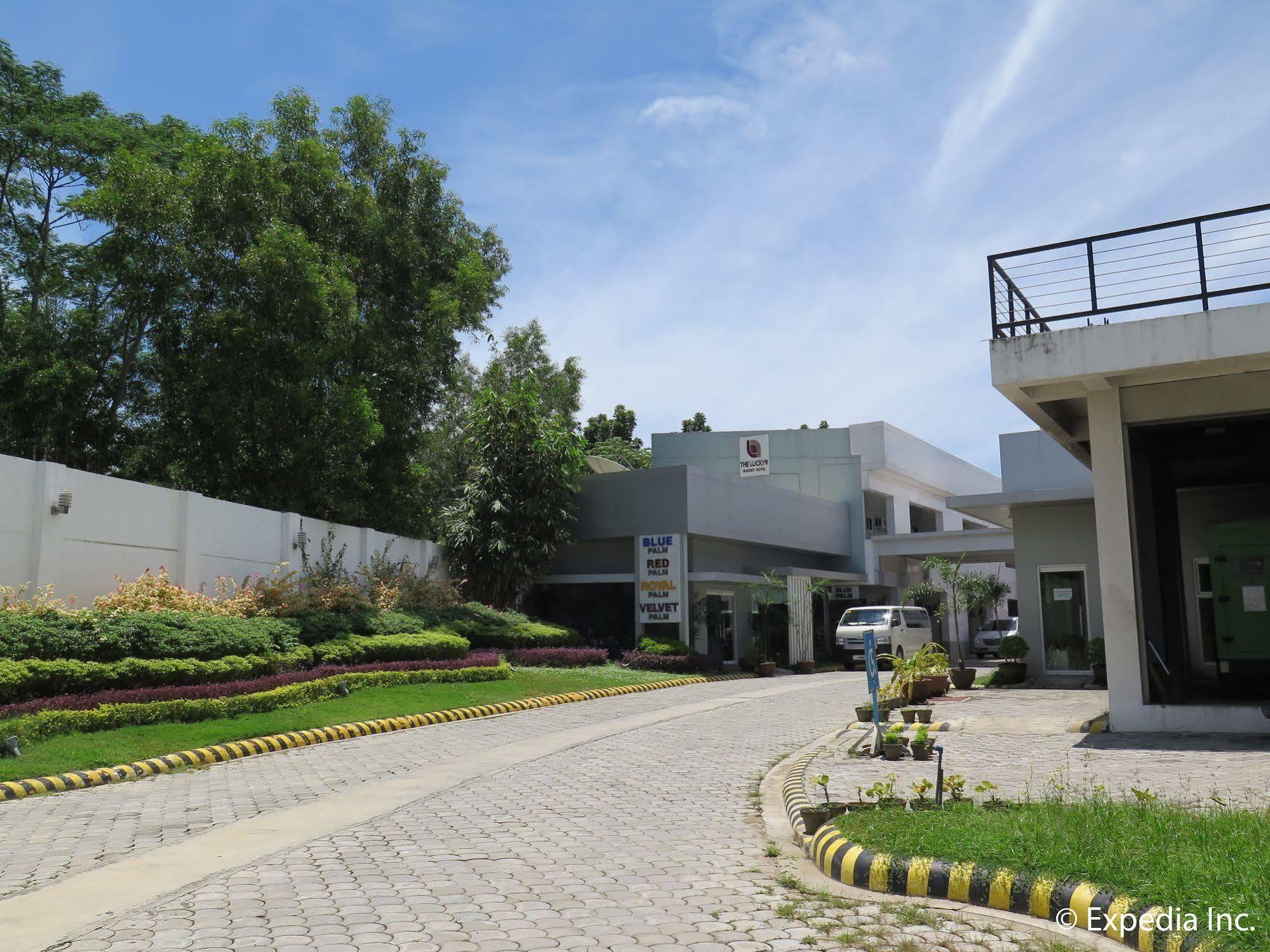 The Lucky 9 Budget Hotel Tagum Esterno foto